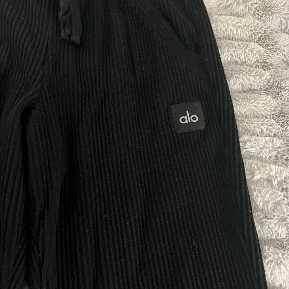 ALO MUSE SWEATPANTS - Picture 2 of 4
